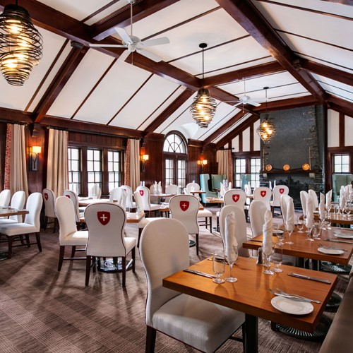 Fairmont Banff Springs, ski hotel in Canada - dining in the restaurant