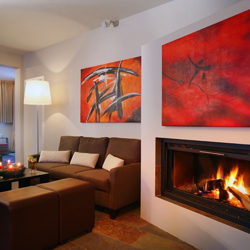Hotel Banyan, ski accommodation in St Anton, Austria. Lounge with fire