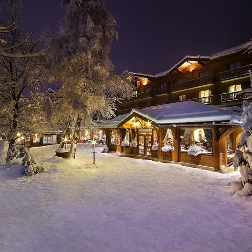 Hotel Beauregard-La Clusaz-snowy hotel exterior