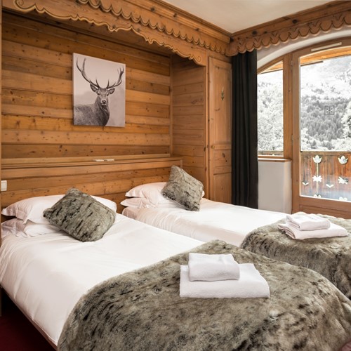 Chalet Ophelia-Meribel-bedroom.jpg