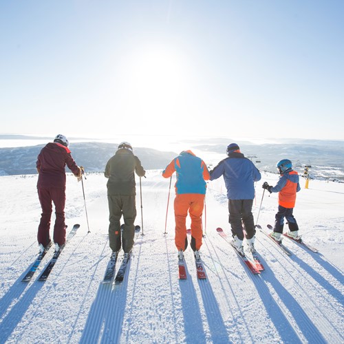 group of skiers in Norefjell ski resort - ski norway