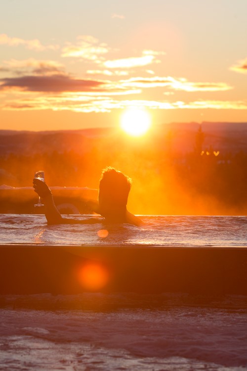 Norefjell ski & spa hotel-Norefjell, outdoor hot tub in the sunset
