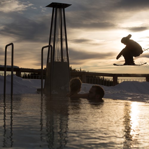 skiing past the hot tub at the Norefjell ski & spa hotel
