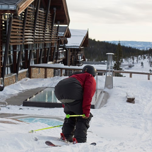 skiing in front of the Norefjell ski & spa hotel-Norefjell ski resort