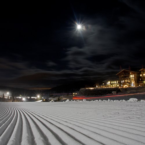 fresh pistes back to the Hotel Norefjell Ski & Spa at night, Norway skiing