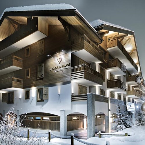 Hotel Au Coeur du Village, ski in La Clusaz, exterior in snow