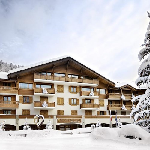 Hotel Au Coeur du Village, ski in La Clusaz, exterior by day