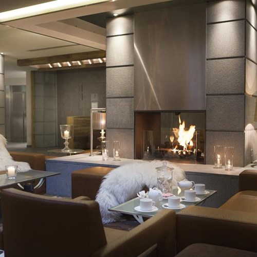 Hotel Au Coeur du Village, ski in La Clusaz, seating with fire