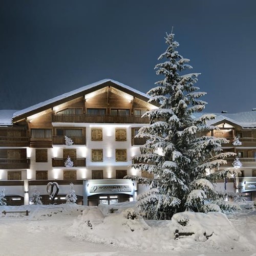 Hotel Au Coeur du Village, ski in La Clusaz, exterior at night