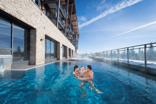 outdoor pool by the pistes at Radisson Blu Mountain Resort Trysil