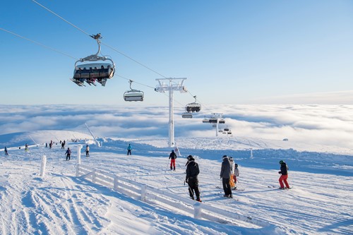 Trysil-Norway skiing holidays-chairlift over piste and blue skies