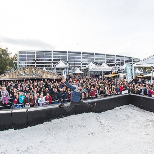 Telegraph ski and snowboard show-mount battersea crowd