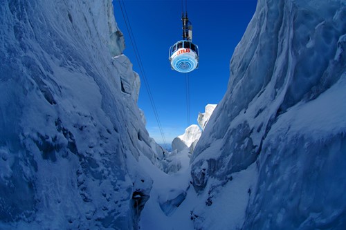 ski-destination-Engelberg-Switzerland-rotating-cable-car