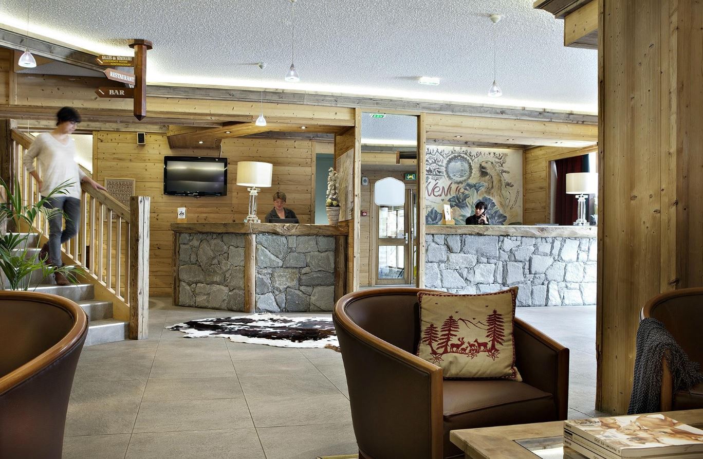 Hotel Alpen Roc-La Clusaz-France-reception and seating area