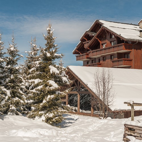 Les-Fermes-de Méribel-Meribel-France-exterior apartments in snow