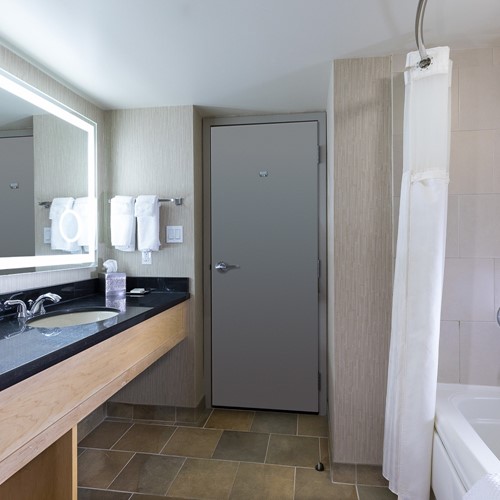 Hilton-Whistler-Resort-and-Spa-bathroom