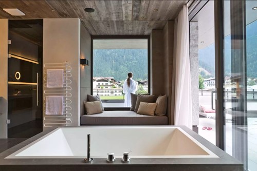 Hotel-Elisabeth-Mayrhofen-penthouse-suite-bathroom.JPG