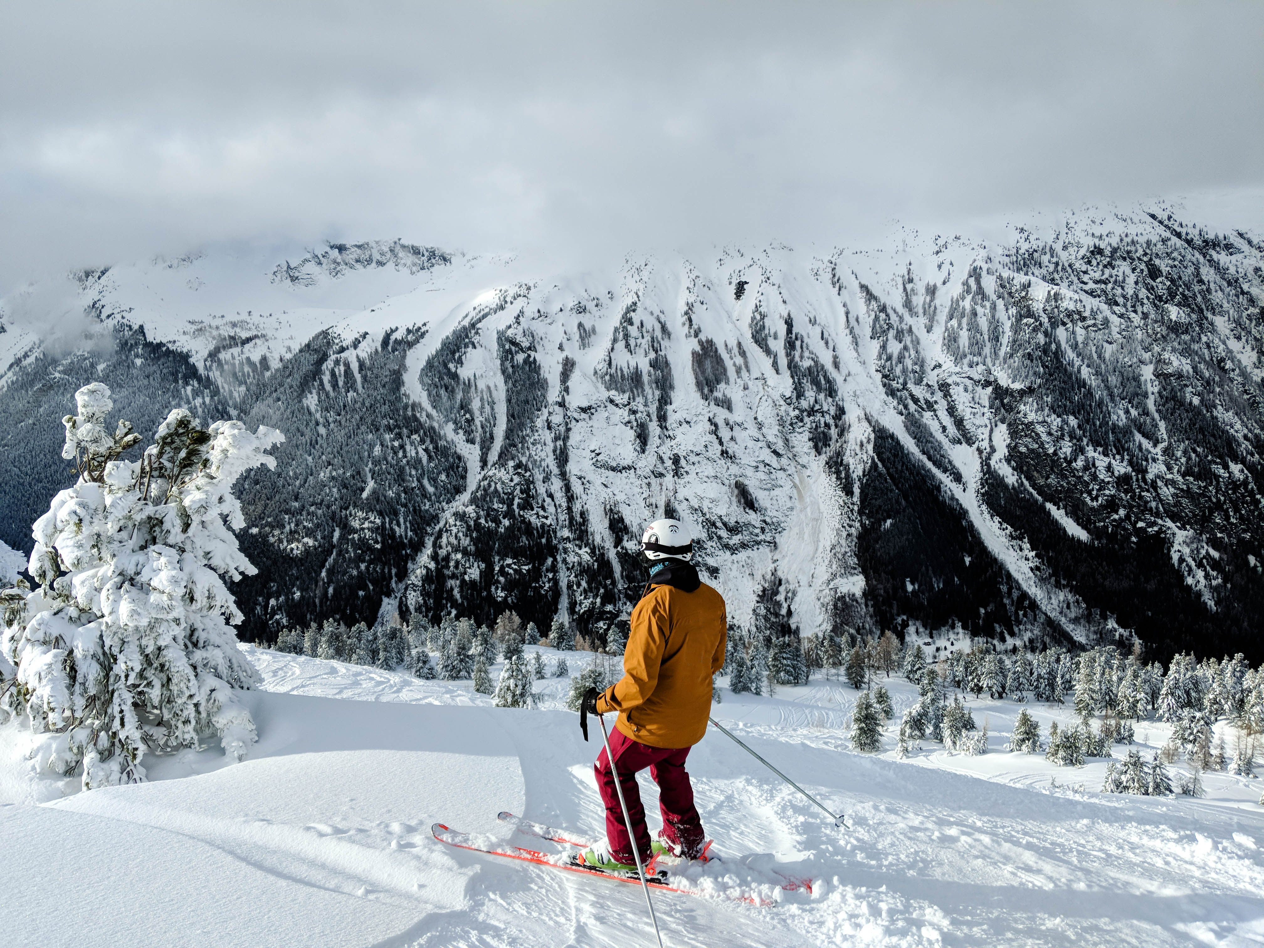 201801 Chamonix Skiing liam and mountains of piste no number.jpg