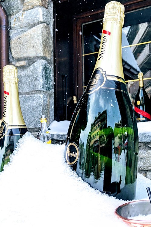 Les-Arcs-Joe-Dec-2018-champagne.jpg