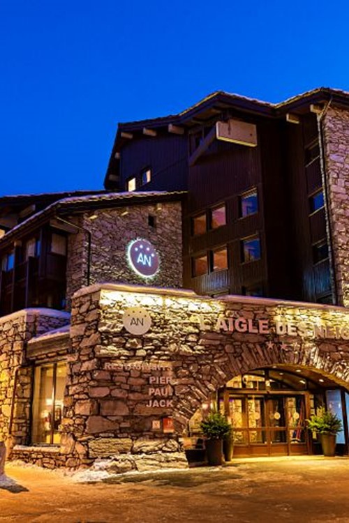 Hotel-Aigle-des-Neiges-Val-dIsere-exterior-night.jpg
