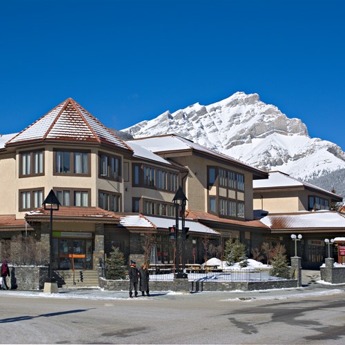 Elf and Avenue Hotel in Banff exterior in blue sky