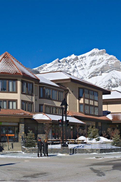 Elf and Avenue Hotel in Banff exterior in blue sky