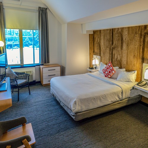 superior king room Hotel Aava Whistler
