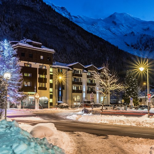 exterior of Refuge des Aiglons in Chamonix