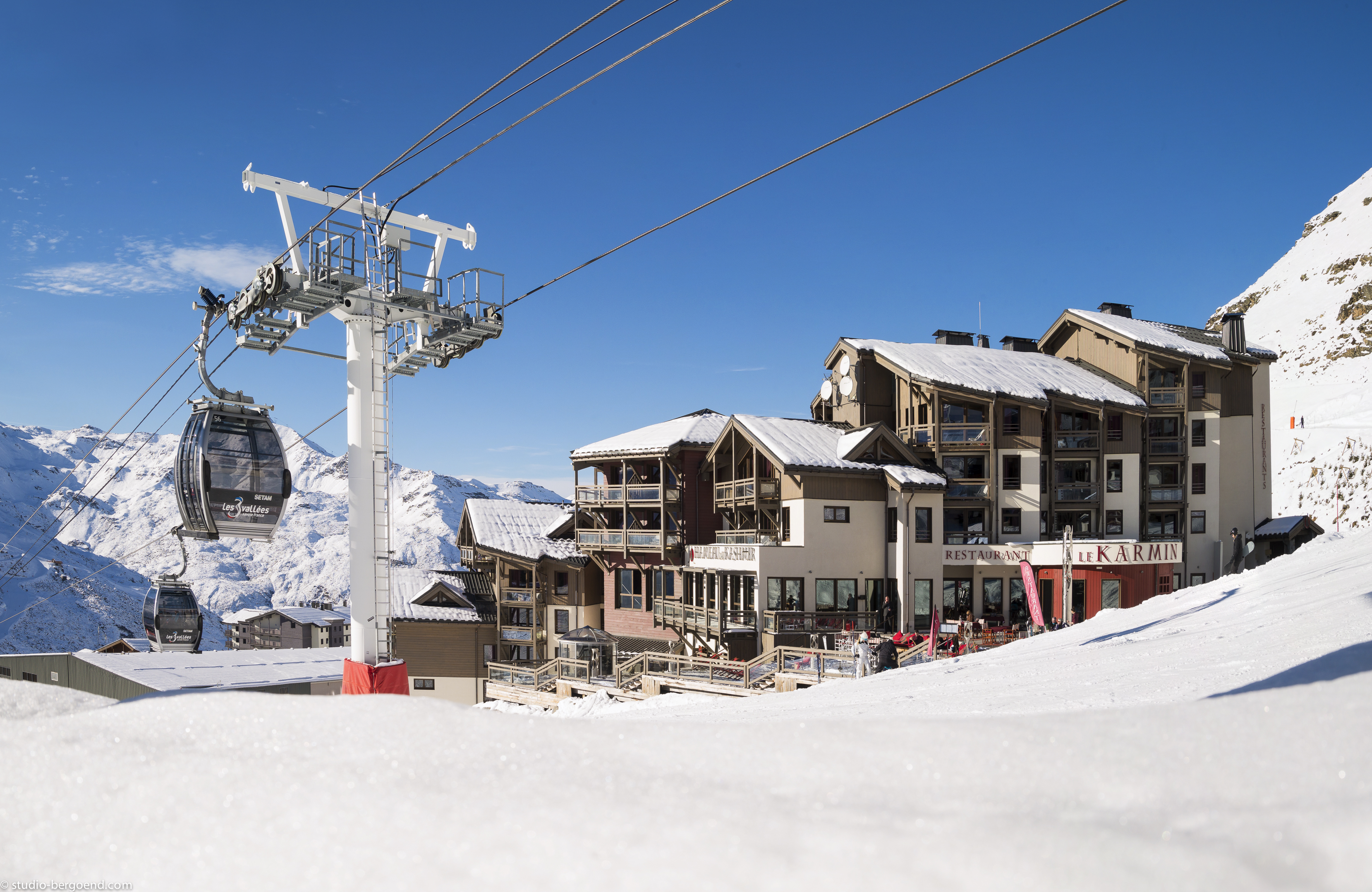 ski in ski out accommodation hotel le hameau du kashmir val thorens