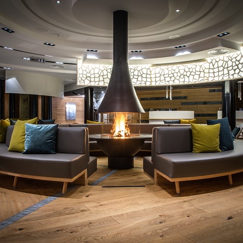 Radisson Blu - Lobby - Fireplace - Night.jpg