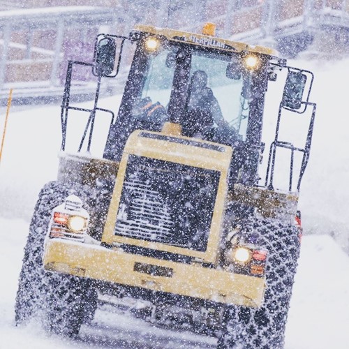 snow tractor in snow in val thorens