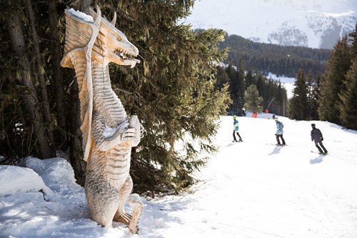 pic bleu dragon sculpture