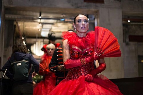 la folie douce hotel dancers at dinner