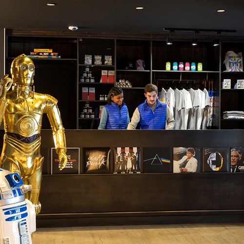 The reception of the Rocky Pop Hotel Chamonix.