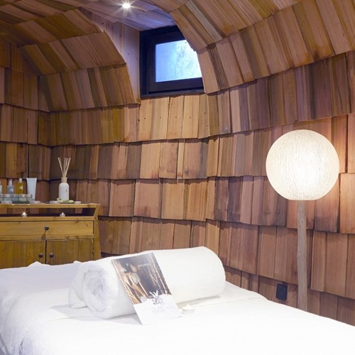 Hotel_des_Dromonts_double_bedroom.jpg