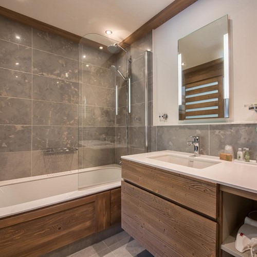 Hotel_Le_Petit_Dru_Ensuite_Bathroom.jpg