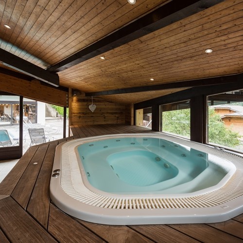 Hotel_Le_Petit_Dru_Hot_Tub.jpg