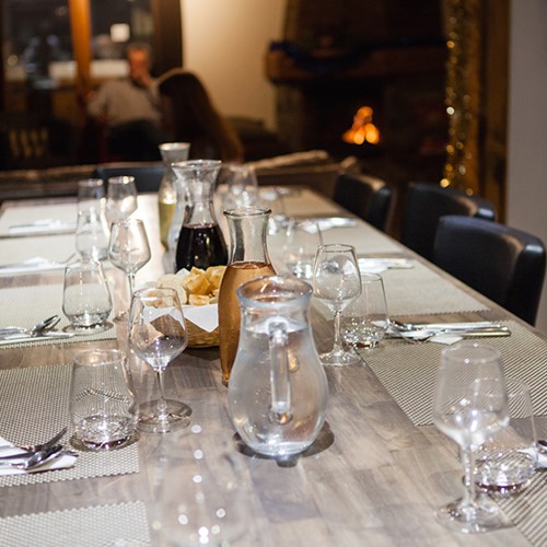chalet-jean-france-avoriaz-dinner-table.jpg