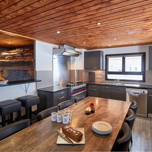 chalet-jean-france-avoriaz-kitchen-diner.jpg