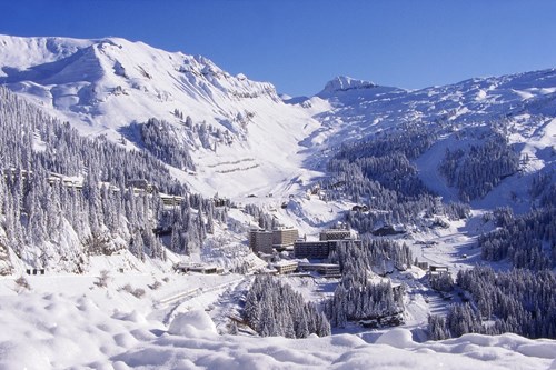 flaine-resort-skiing-centre-view.jpg