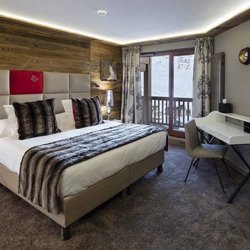 koh-i-nor-hotel-val-thorens-double-bedroom.jpg