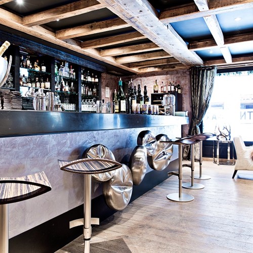 hotel-les-suites-maison-bouvier-tignes-bar.jpg
