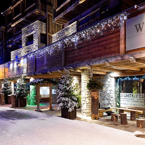 hotel-les-suites-maison-bouvier-tignes-exterior-night.jpg
