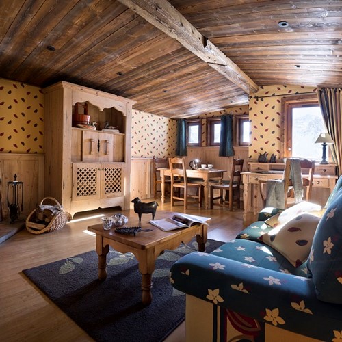 hotel-les-suites-du-montana-tignes_a-suite_lounge.jpg