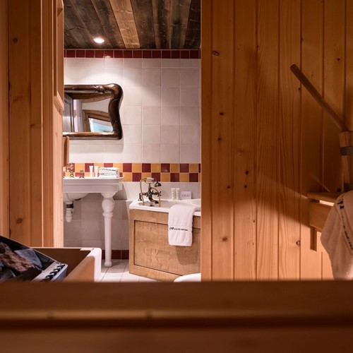 hotel-les-suites-du-montana-tignes_bathroom_and_sauna.jpg