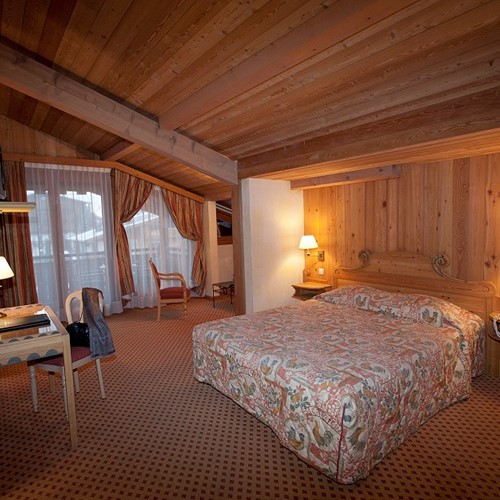 hotel-samoyede-morzine_suite_upstairs.jpg