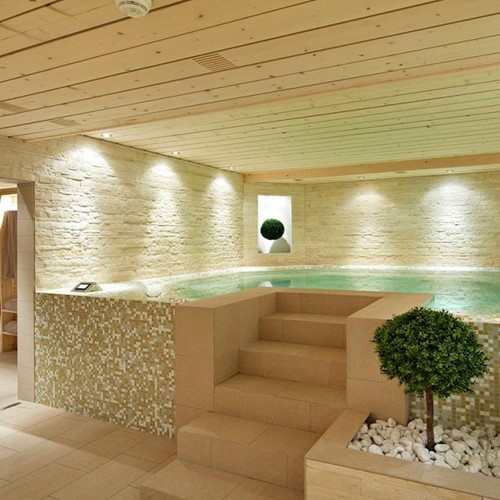 hotel-le-vanessa-verbier-hot-tub.jpg