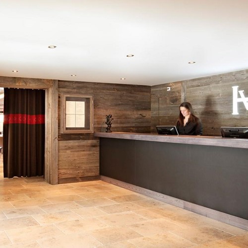 hotel-le-vanessa-verbier-reception.jpg