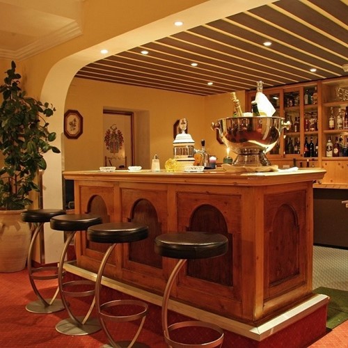 hotel-mooser-kreuz-st-anton-bar.jpg