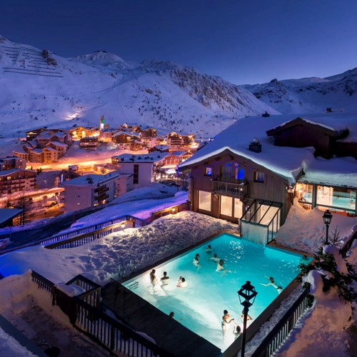 hotel-village-montana-tignes-night.jpg